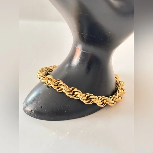 Vintage Avon Gold Tone Bracelet - Picture 2 of 6